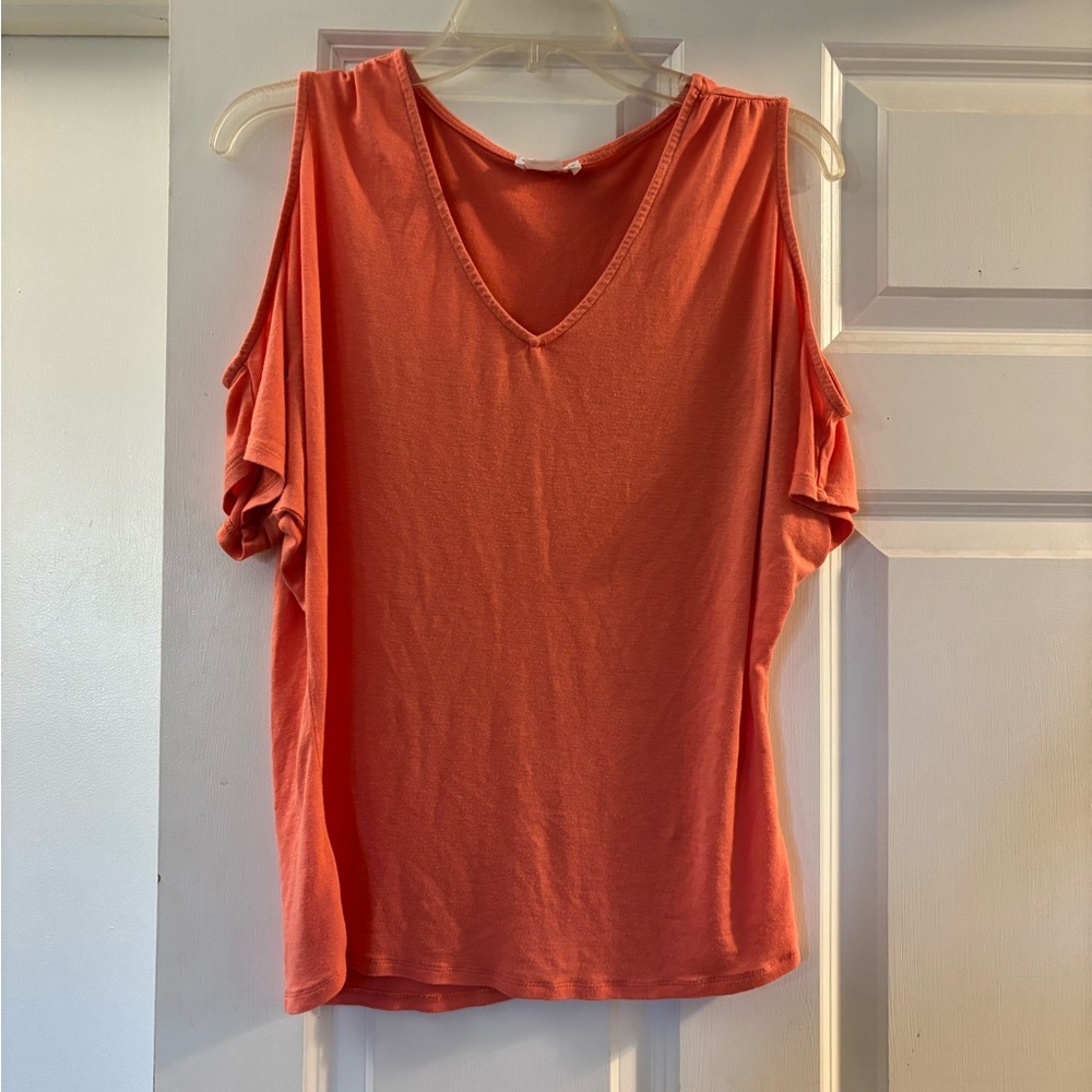 VENUS V-Neck Coral Off the Shoulder Tee‎